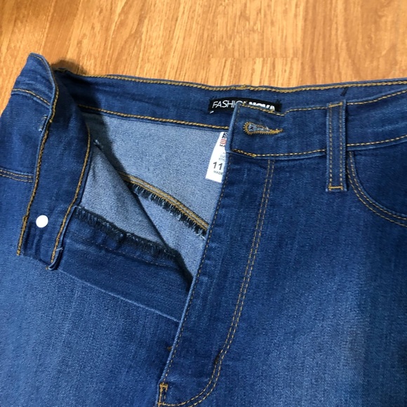 Like new! Stretchy butt lifting skinny high waisted jeans - Picture 5 of 6
